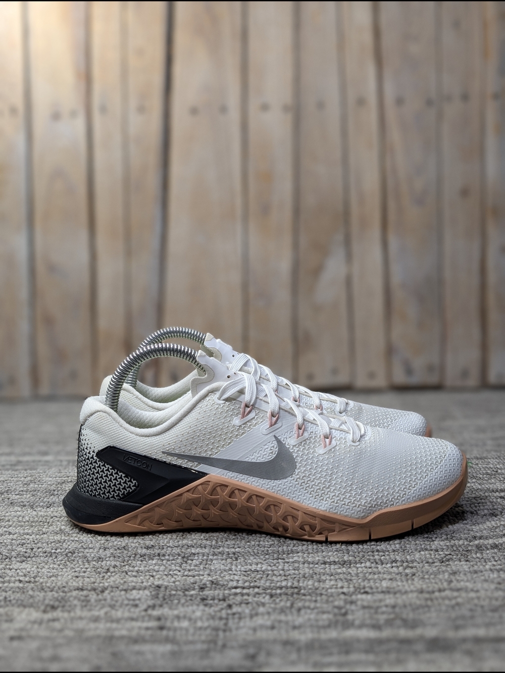 Women's Nike Metcon 4 - Size 8 - 924593-100